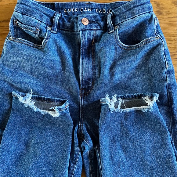 AEO distressed curvy mom jean - Picture 4 of 8